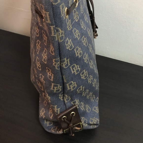 ❌SOLD❌Dooney and Bourke Signature Denim Tote - Picture 2 of 8